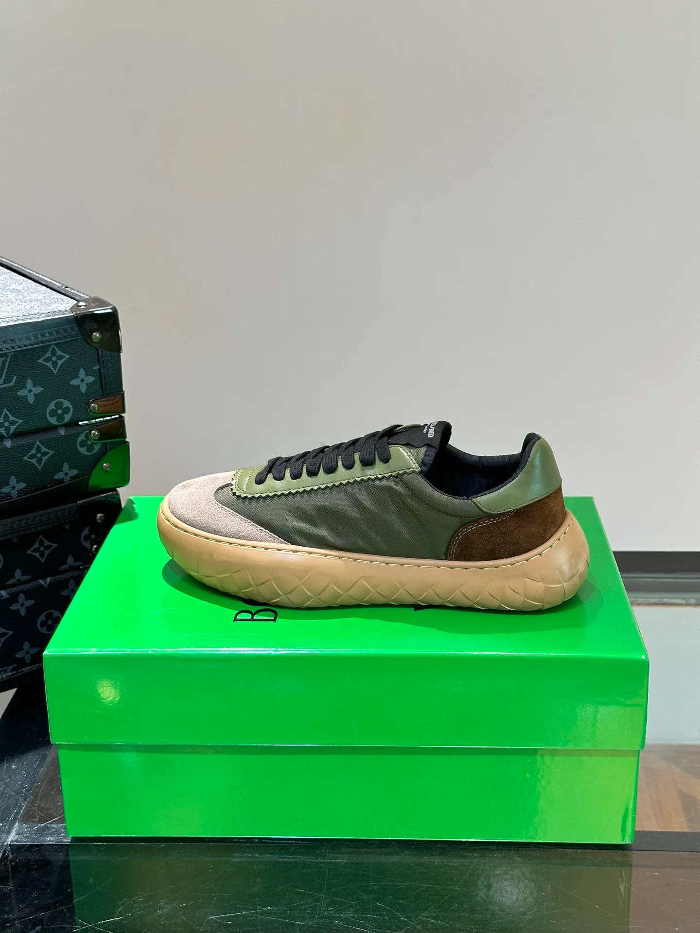 Factory price 438💰BV/Bottega Veneta🆕New men's moral training sneakers, made of Sneaker technology nylon and suede, inspired by retro basketball shoes, a new interpretation of classic sneakers, light, comfortable and breathable summer essentials, the soles are made of classic woven texture, super recognizable, nylon suede stitching, full of texture! Size: 38-44, (45 customized)